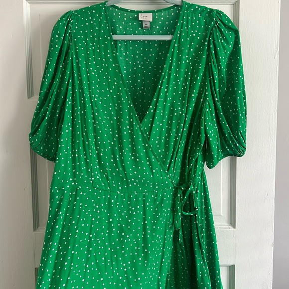 Green, white polka dotted puff sleeve wrap dress. Size XL. Excellent condition. - Picture 1 of 6